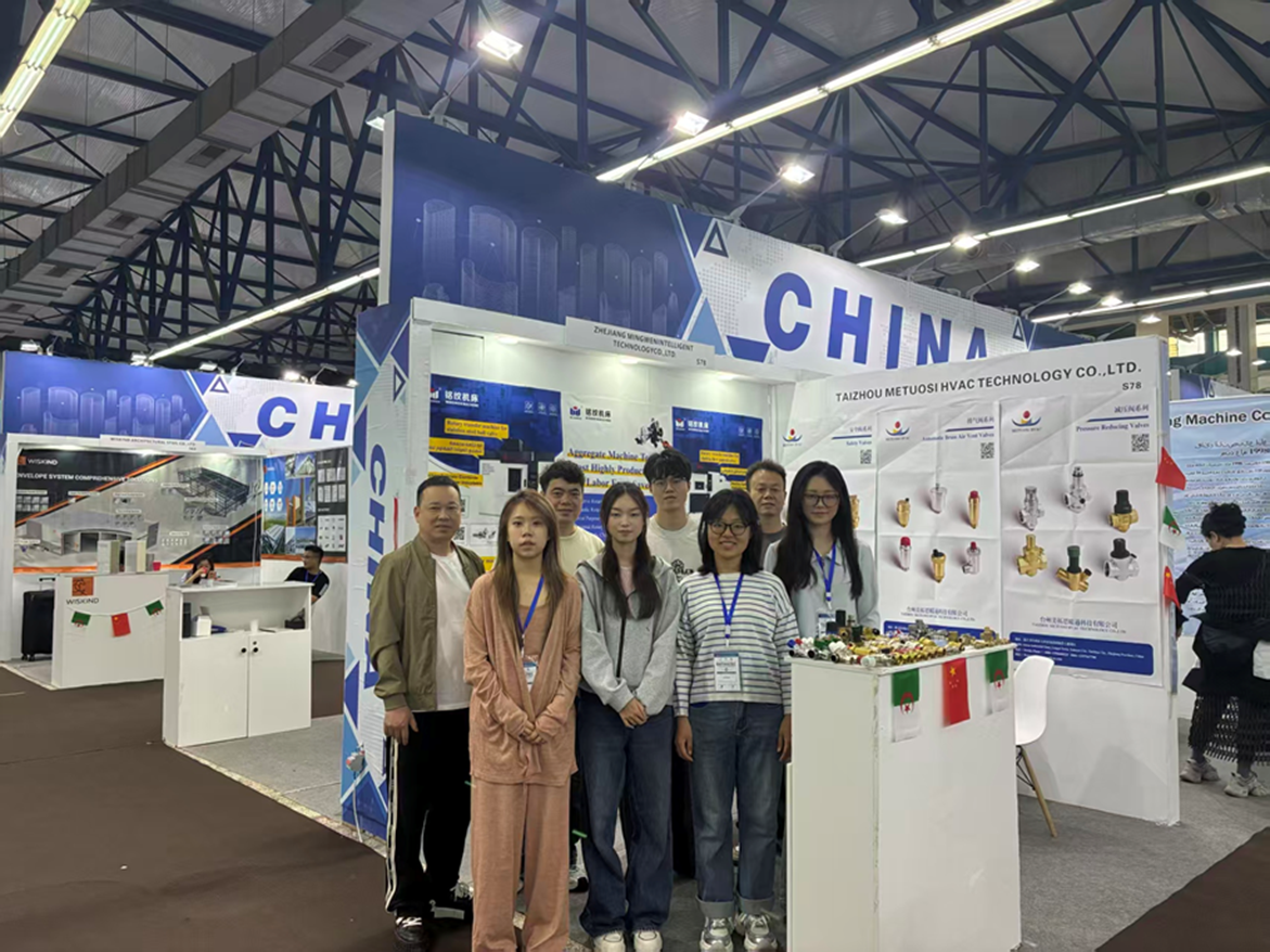 标题: Qingdao C&C and Mingwen team at the China pavilion during BATIMATEC 2026 in Algiers - 说明 Qingdao C&C and Mingwen team at the China pavilion during BATIMATEC 2026 in Algiers